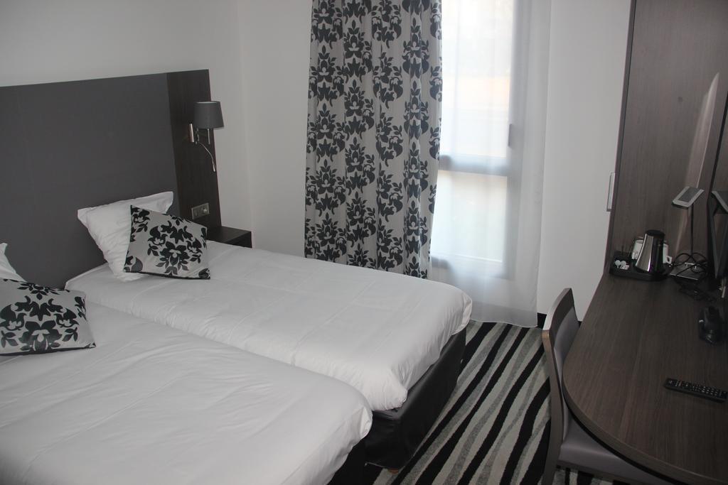 Kyriad Saint Quentin en Yvelines - Montigny Exterior foto