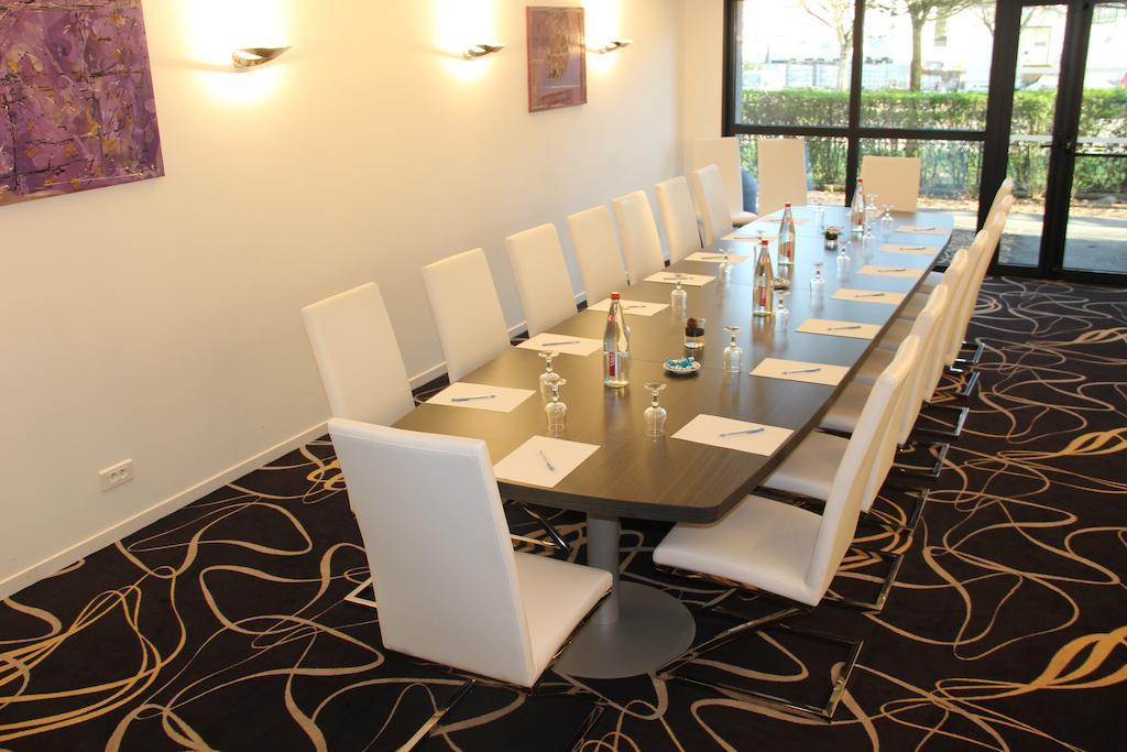 Kyriad Saint Quentin en Yvelines - Montigny Exterior foto